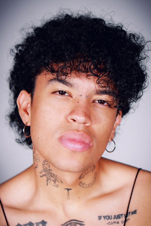 Martín Sarria as Juangui