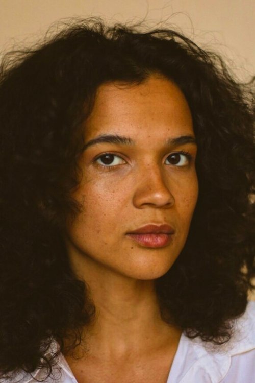 Laura Lufési as Guia