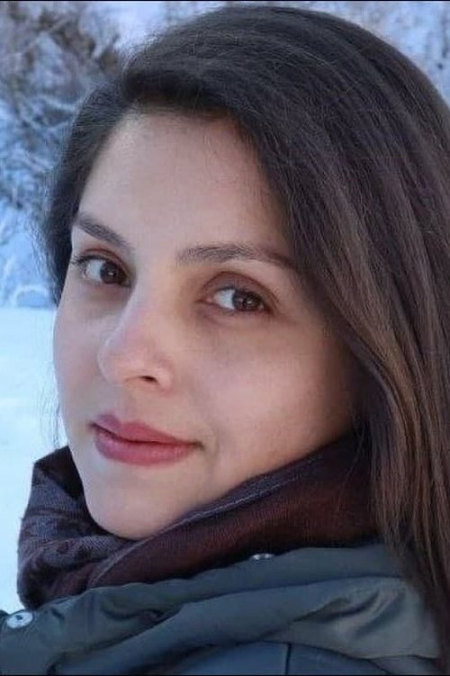 Kristina Tairova as Lola