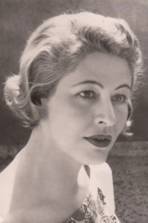 Charlotte Radspieler as Lotte Becker