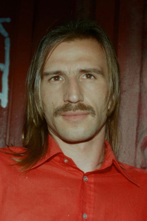 Baptiste Pinteaux as Mr. Wand