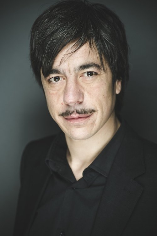 Emanuele Valenti as Ettore