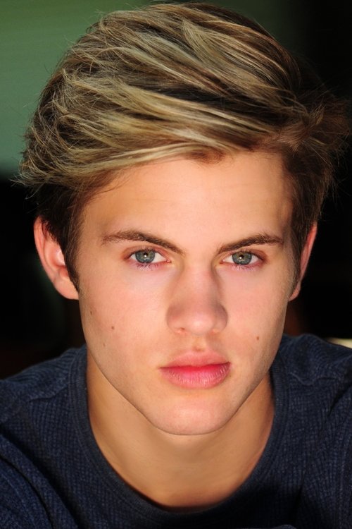 Samuel Braun as Finn