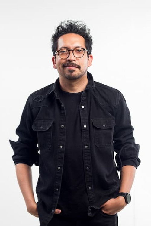 Frank Martínez as 