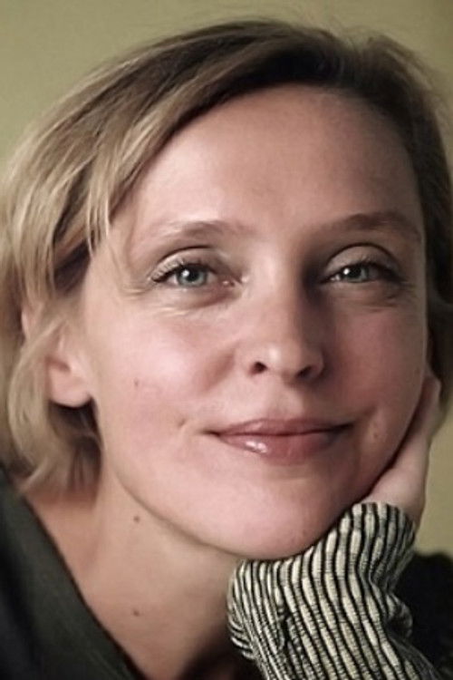 Silke Jandl as Gäste Weinlese