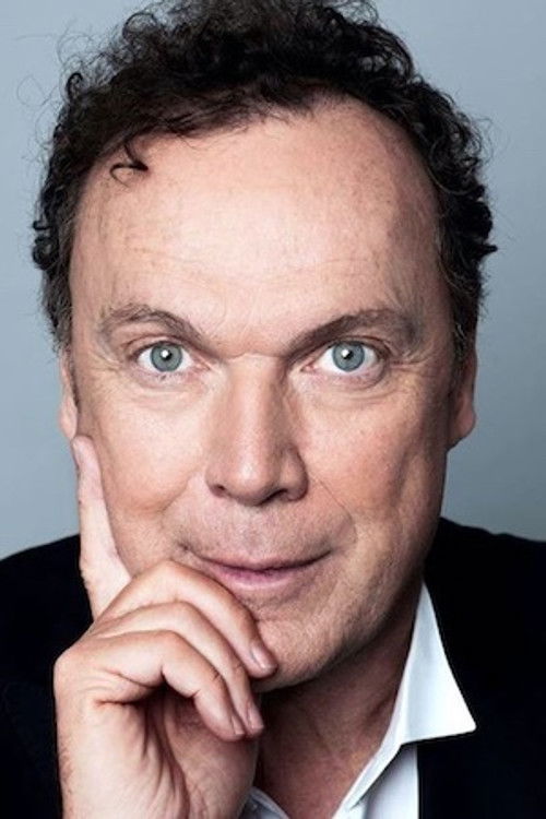 Julien Lepers as Julien Lepers