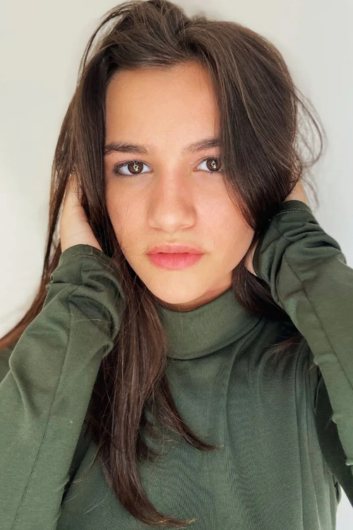 Ana Eliza Chaves as Kelly