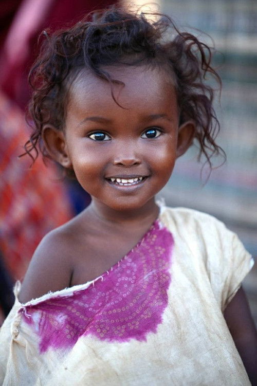 Safa Idriss Nour as Little Waris