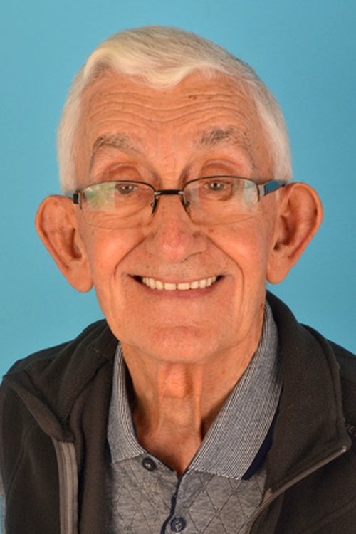 Ahmet Yüksel Or as Yaşlı Komşu