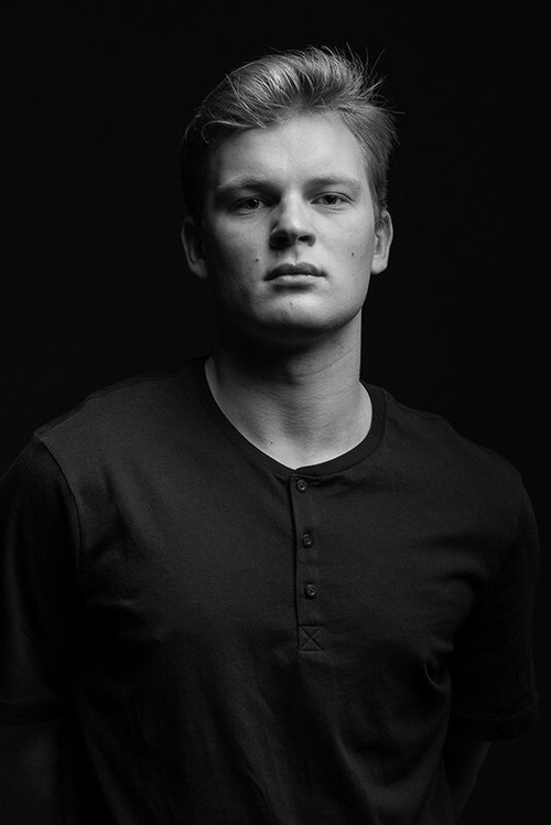 Jānis Grūtups as Roberts Balodis