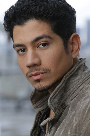 Victor Manso as Gaston