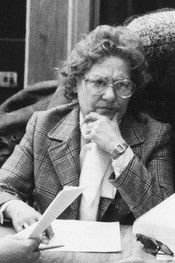 Nóra Tábori as Erzsi, Ács felesége