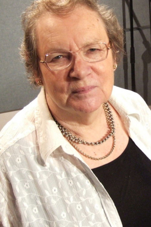 Maggie Stables as Evelyn Smythe