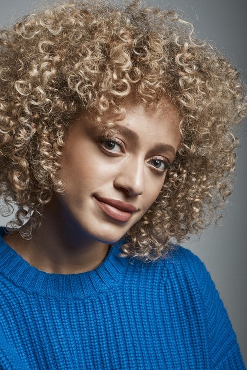 Sydney Cole Alexander as Zoe