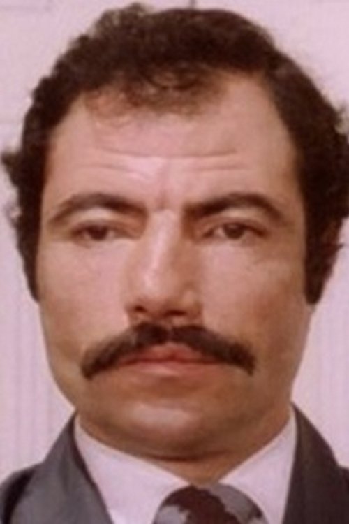 Dominique Aveline as Extra