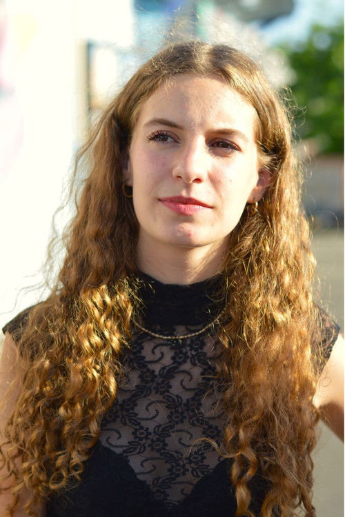 Zorha Carassou--Sechet as Joe