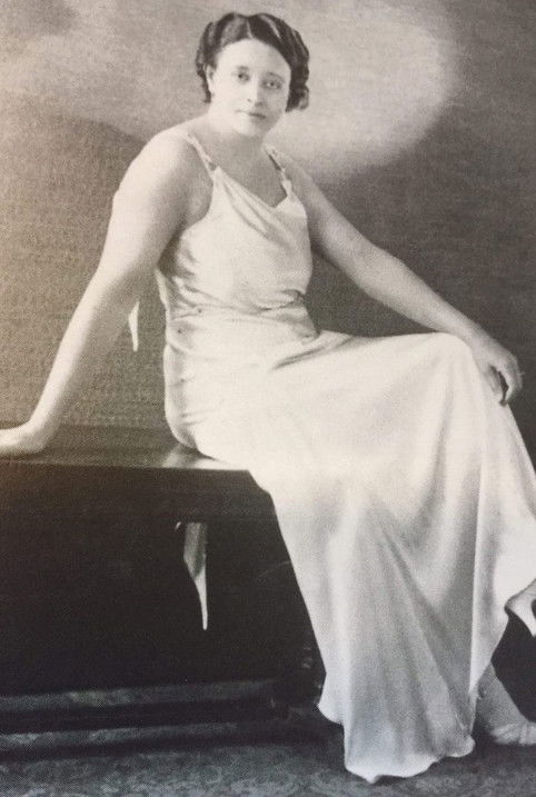 Eloyce Gist as Mother