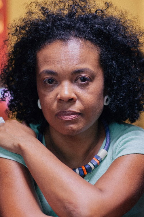 Cássia Damasceno as Sônia