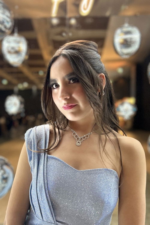 Ana Belén Tapia as Niña