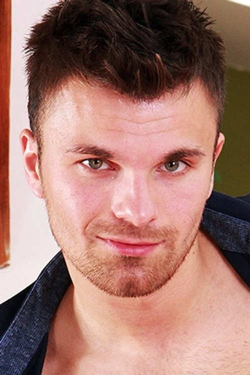 Harry Vakker as Jayden Cox