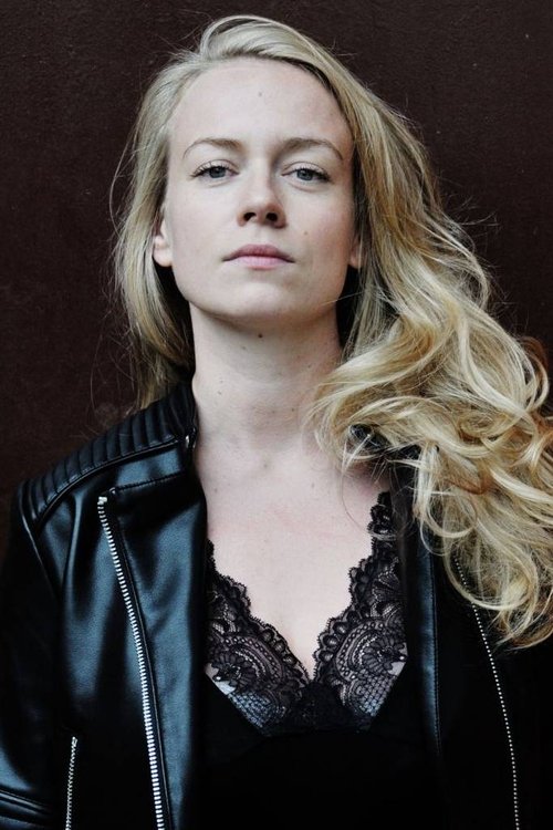 Helene Stupnicki as Veronika