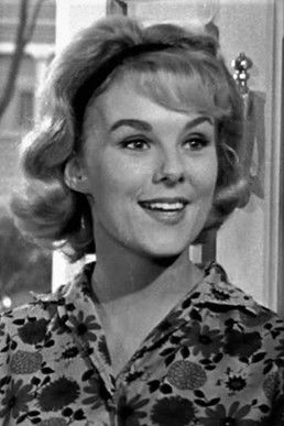 Mary Mitchel as Sue Foster