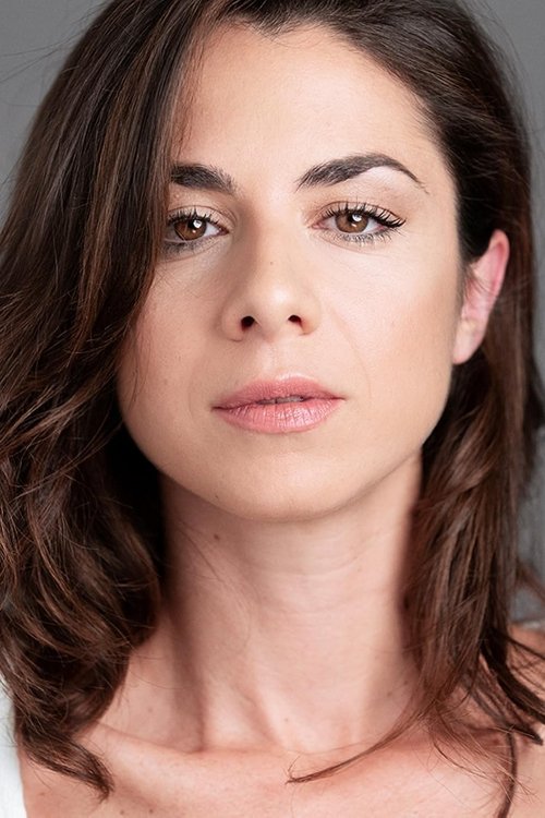 Claudia Ferranti as Recepcionist