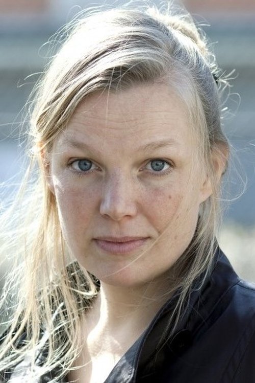 Rahel Hubacher as Elvira