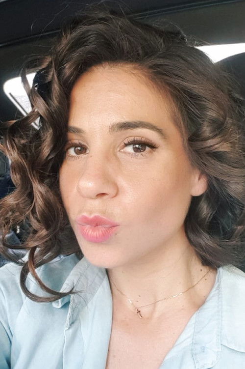 Korina Damoulianou as Κορίνα