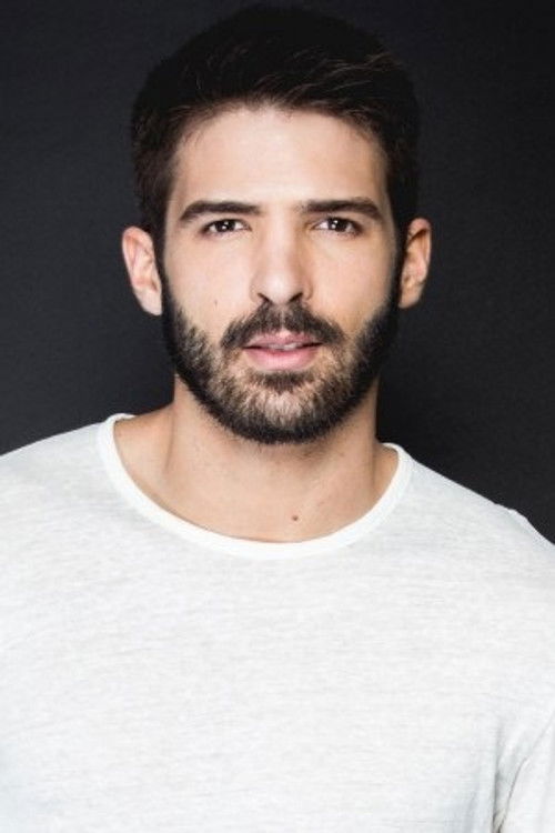 Ramiro Tomasini as Max