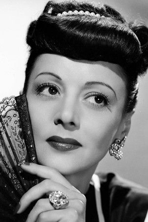 Nina Vale as Señora Camargo