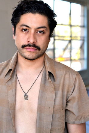 Oscar Peña as 