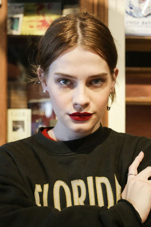 Carolina Unrein as Flor