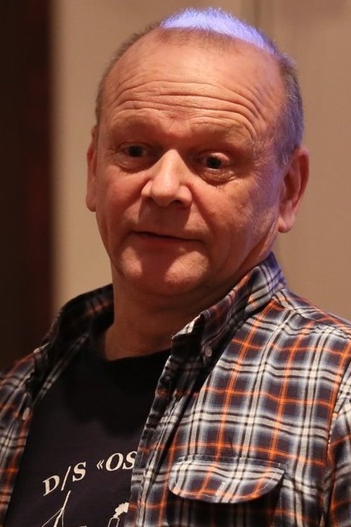 Arvid Ones as Police Officer