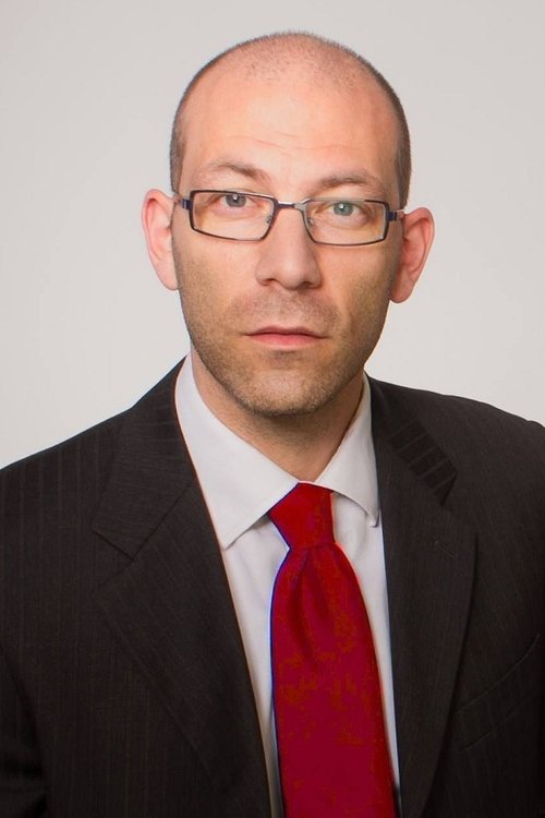 Walter Rivetti as Padre di Noor (voice)