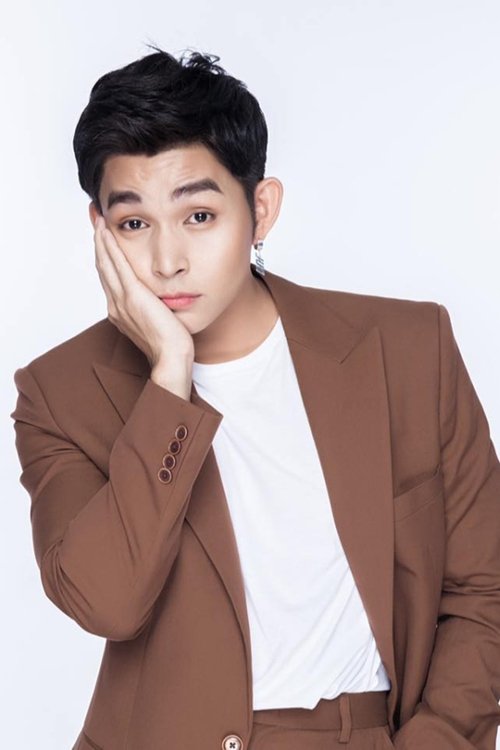 Jun Phạm as Đậu Đỏ