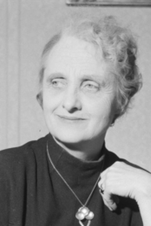 Aagot Børseth as Tjenestejente