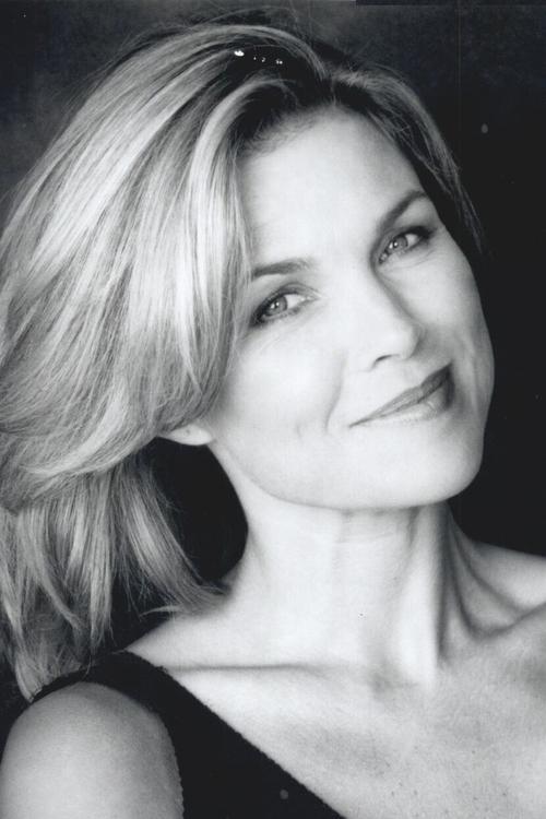 Camilla More as Leslie