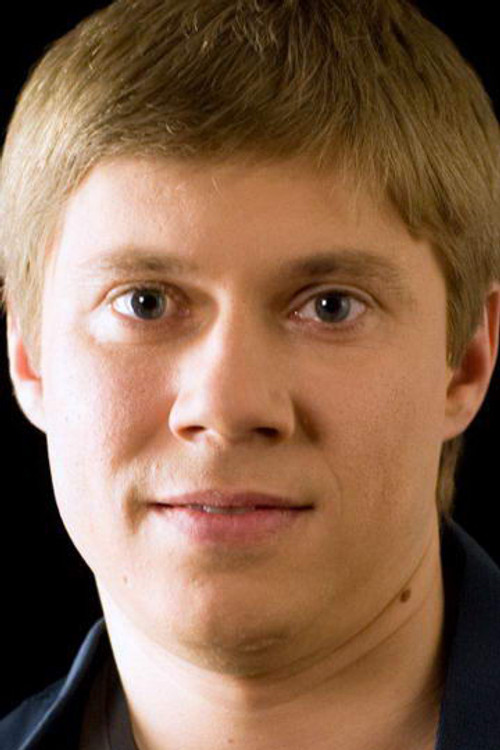 Igor Gudeev as Максим Зубков