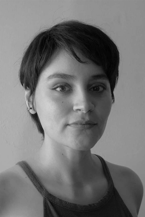 Mayra Veliz as Voz en off