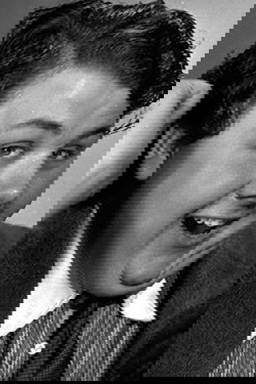 Graham Moffatt as Page Boy (uncredited)