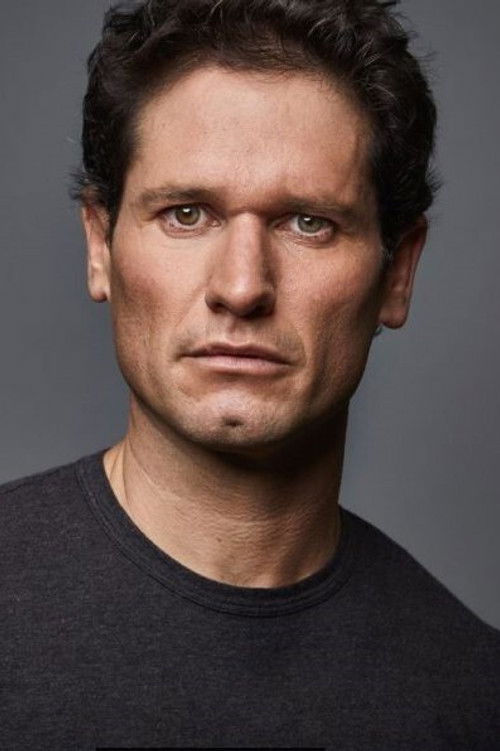 Antonio Zabálburu as Kike