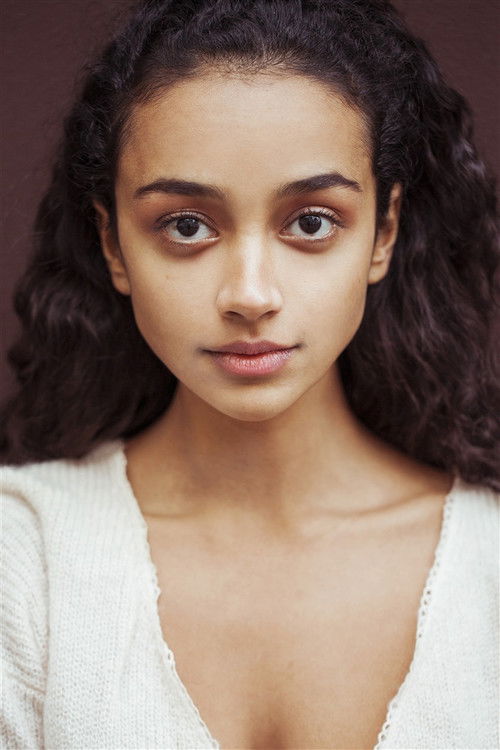 Lucie Vagenheim as Chloé