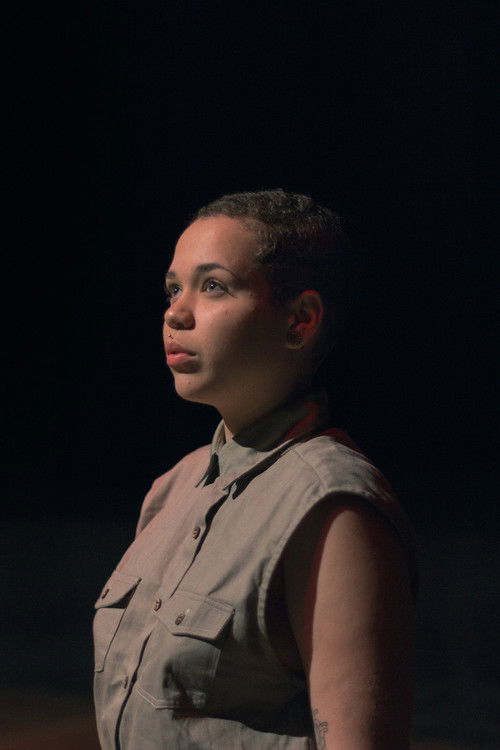 Victória Barros as Lara