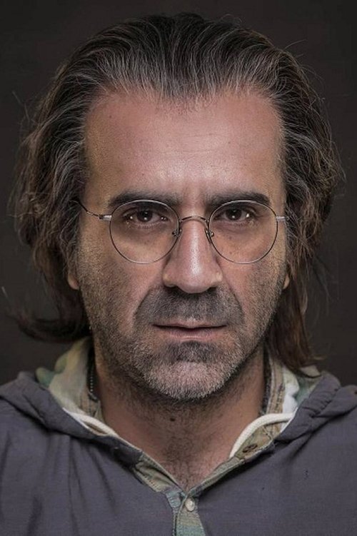 Mehdi Hosseininia as Hassan Gavi