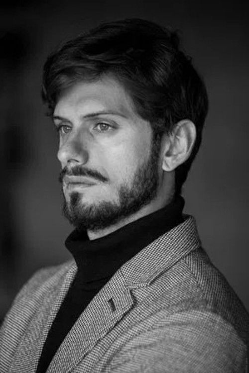 Roberto Caccioppoli as Libero