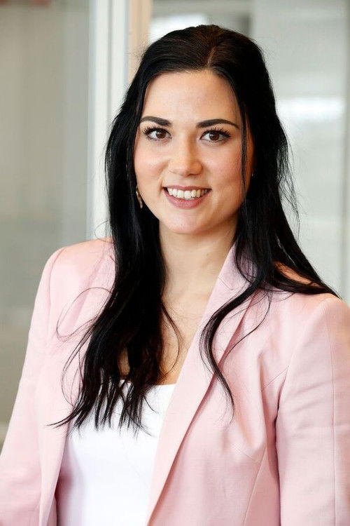 Katelen Perez T'Seyen as Self - Serveerster