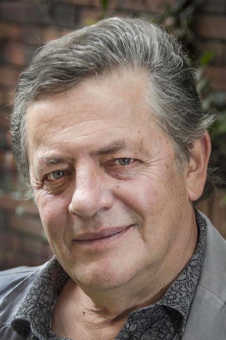 Carlos Mario Echeverry as El periodista de Antaño