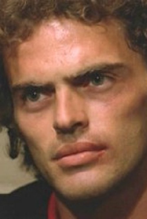 Gabriele Di Giulio as Howard