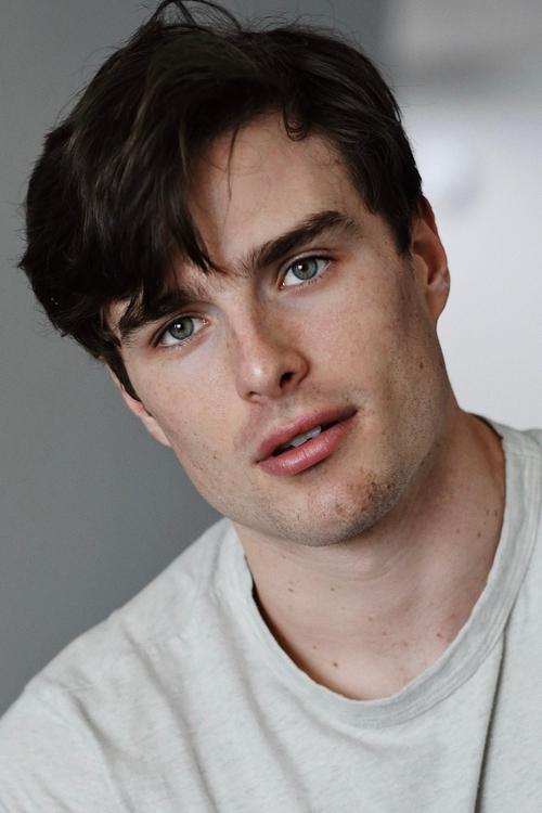 Michael Bradway as Gabe Davenport